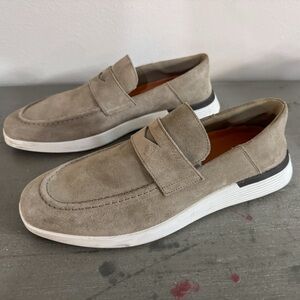 Wolf & Shepherd Crossover Penny Loafer Men’s 10 | Taupe Suede